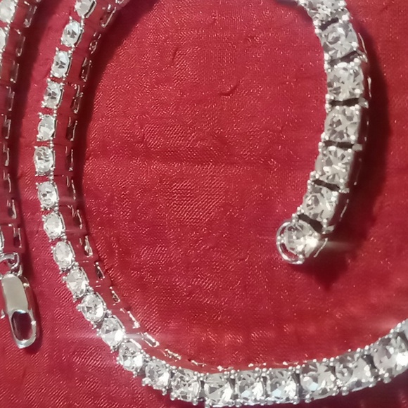 Crystal choker/collar necklace 20 inches can be used with extender. - Picture 9 of 10